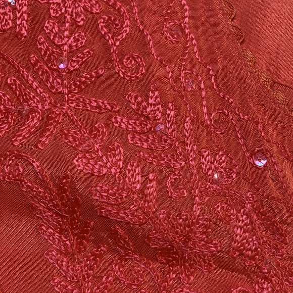 Embroidered with sequin accents made in India tunic top - Picture 7 of 8